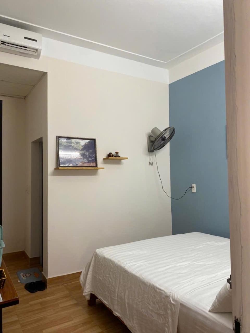 Aumori Hostel Dong Hoi Exteriör bild
